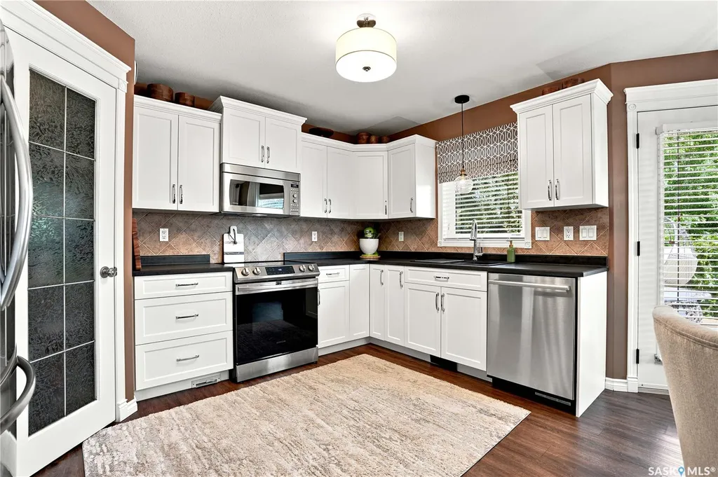 518 Sears Cove Saskatoon SK S7N 4V6