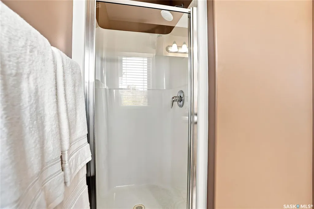 518 Sears Cove Saskatoon SK S7N 4V6