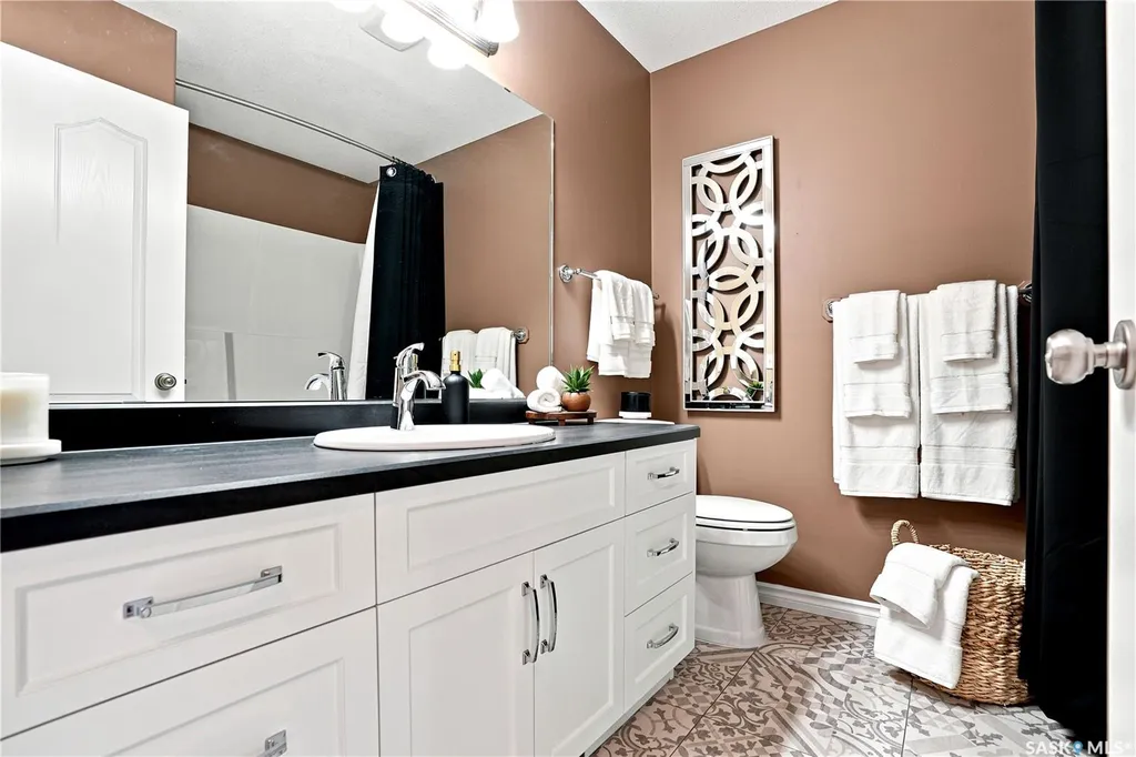 518 Sears Cove Saskatoon SK S7N 4V6