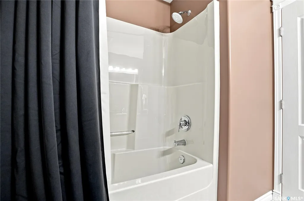 518 Sears Cove Saskatoon SK S7N 4V6