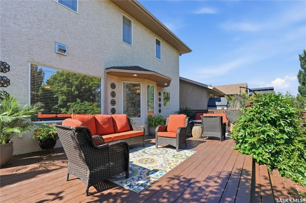 518 Sears Cove Saskatoon SK S7N 4V6