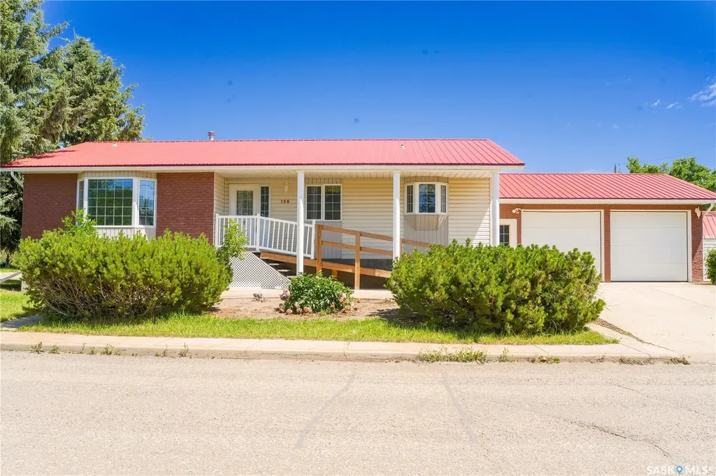 126 5th Avenue W Gravelbourg SK S0H 1X0