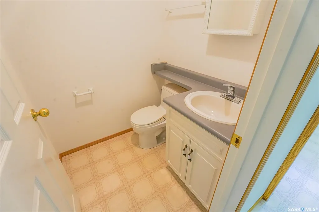 126 5th Avenue W Gravelbourg SK S0H 1X0