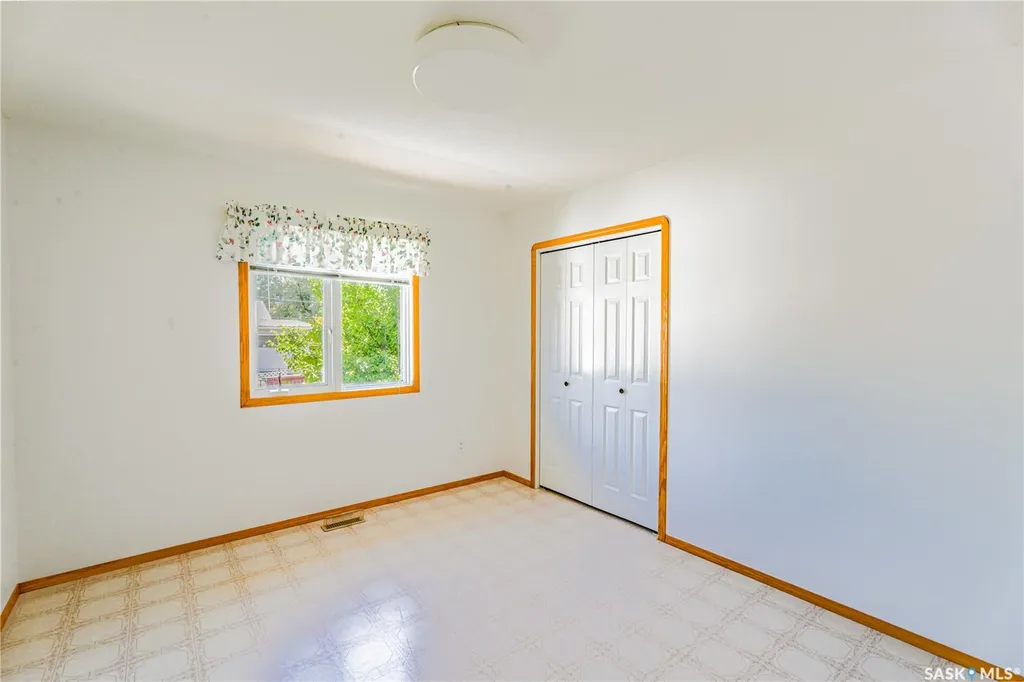 126 5th Avenue W Gravelbourg SK S0H 1X0