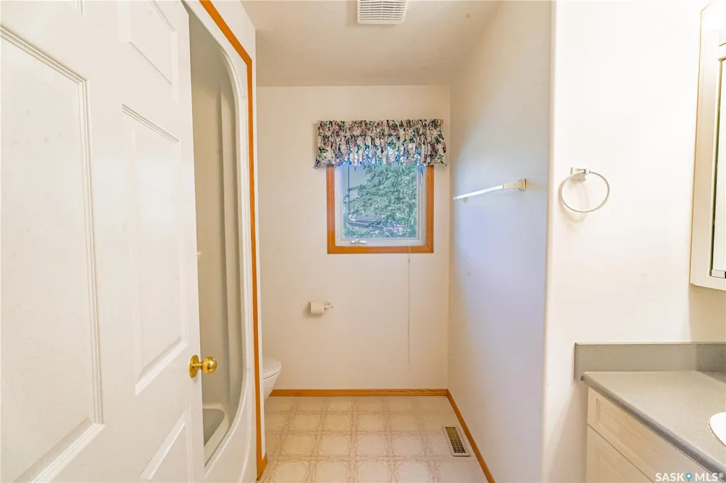 126 5th Avenue W Gravelbourg SK S0H 1X0