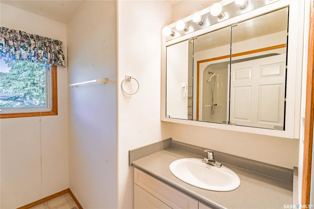 126 5th Avenue W Gravelbourg SK S0H 1X0
