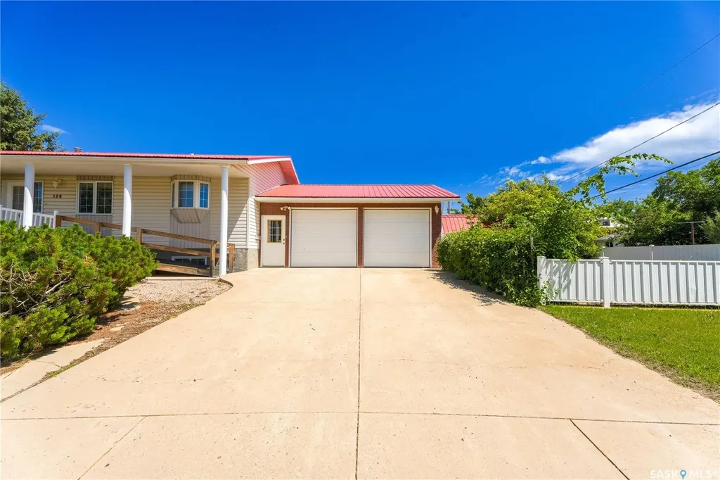 126 5th Avenue W Gravelbourg SK S0H 1X0