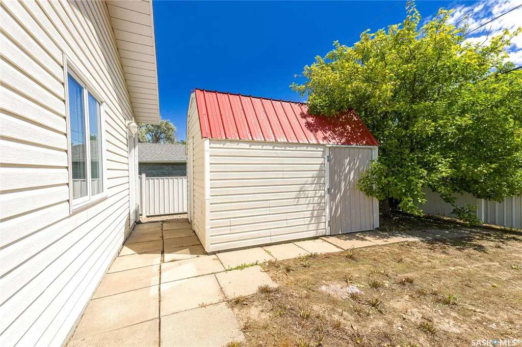 126 5th Avenue W Gravelbourg SK S0H 1X0