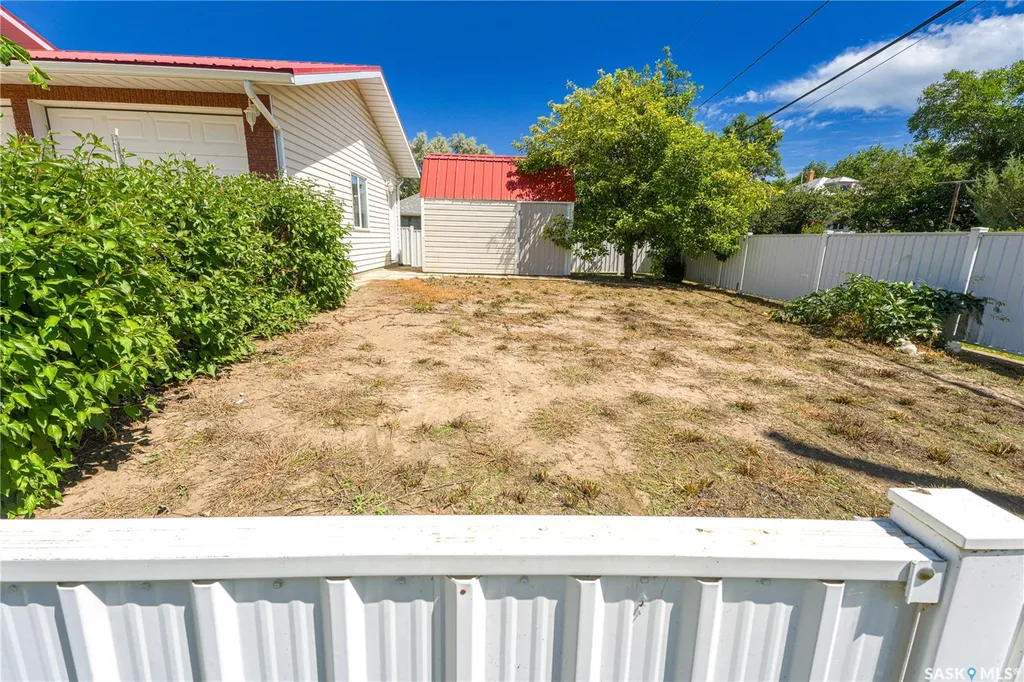 126 5th Avenue W Gravelbourg SK S0H 1X0
