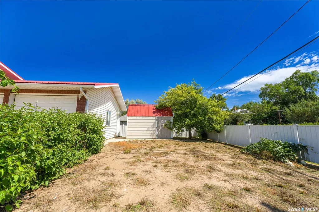 126 5th Avenue W Gravelbourg SK S0H 1X0