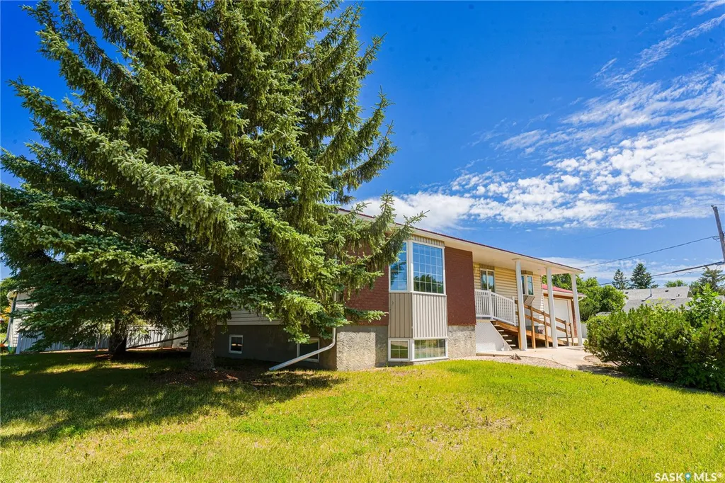 126 5th Avenue W Gravelbourg SK S0H 1X0