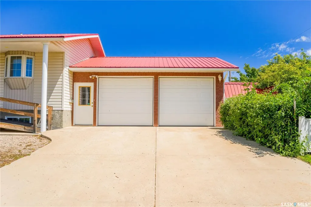 126 5th Avenue W Gravelbourg SK S0H 1X0