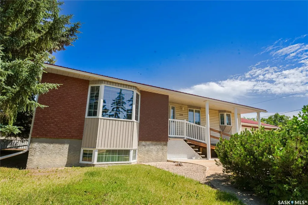 126 5th Avenue W Gravelbourg SK S0H 1X0