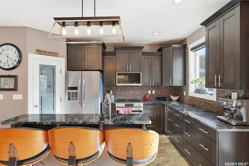 2218 St Andrews Avenue Saskatoon SK S7M 0M3