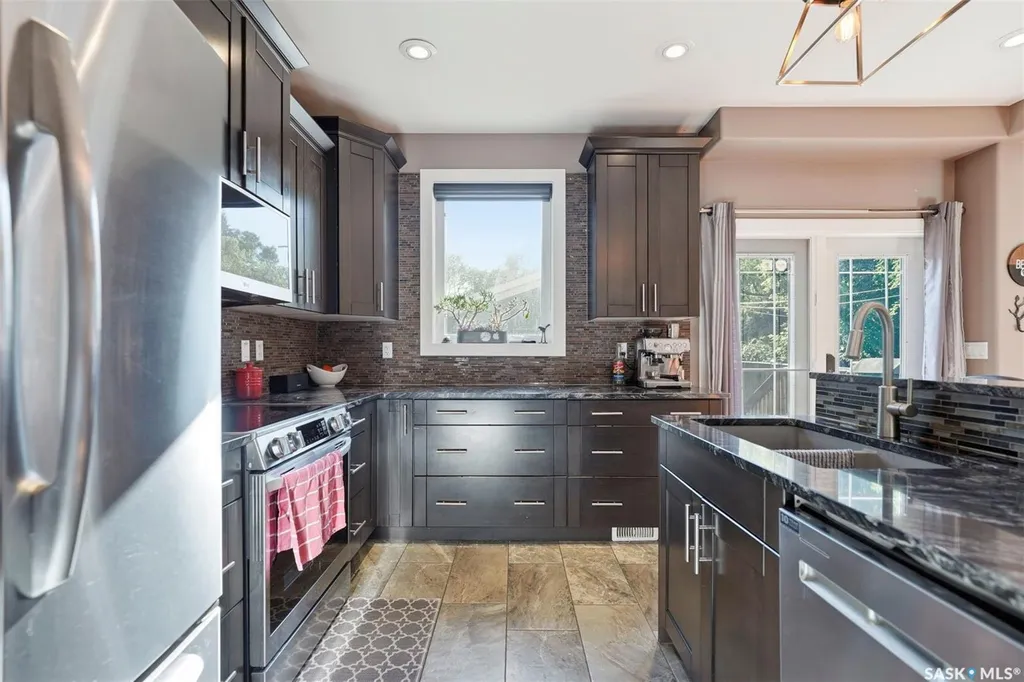 2218 St Andrews Avenue Saskatoon SK S7M 0M3