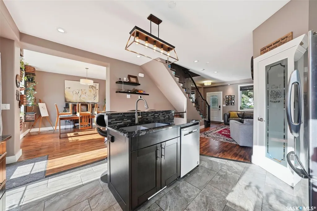 2218 St Andrews Avenue Saskatoon SK S7M 0M3