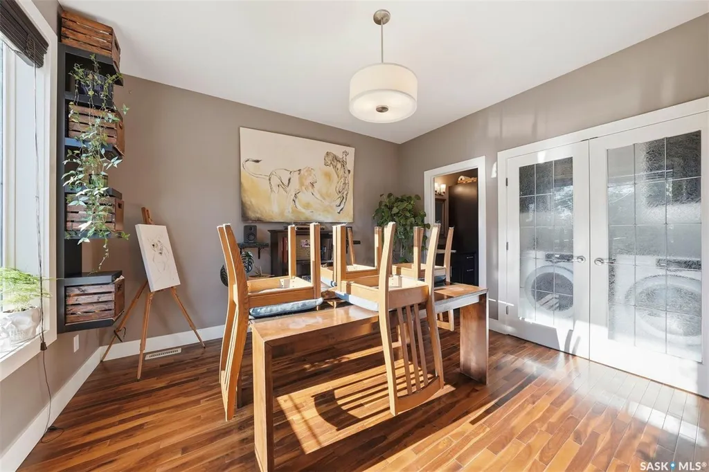 2218 St Andrews Avenue Saskatoon SK S7M 0M3