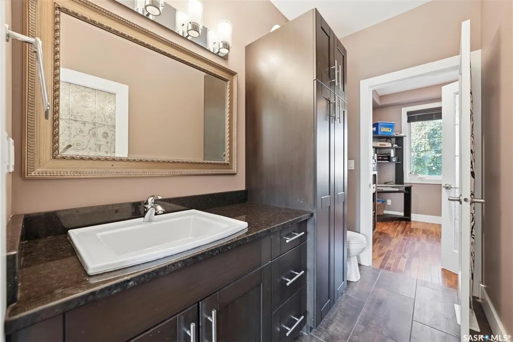 2218 St Andrews Avenue Saskatoon SK S7M 0M3