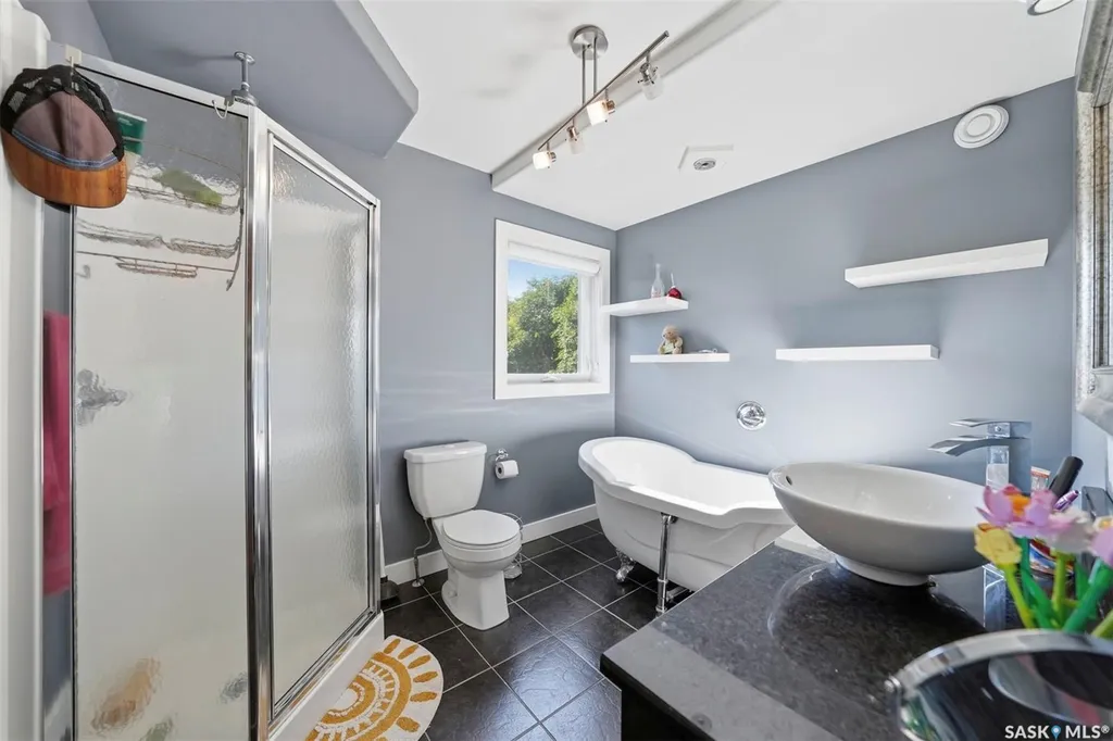2218 St Andrews Avenue Saskatoon SK S7M 0M3