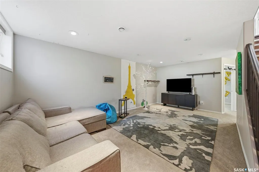 2218 St Andrews Avenue Saskatoon SK S7M 0M3