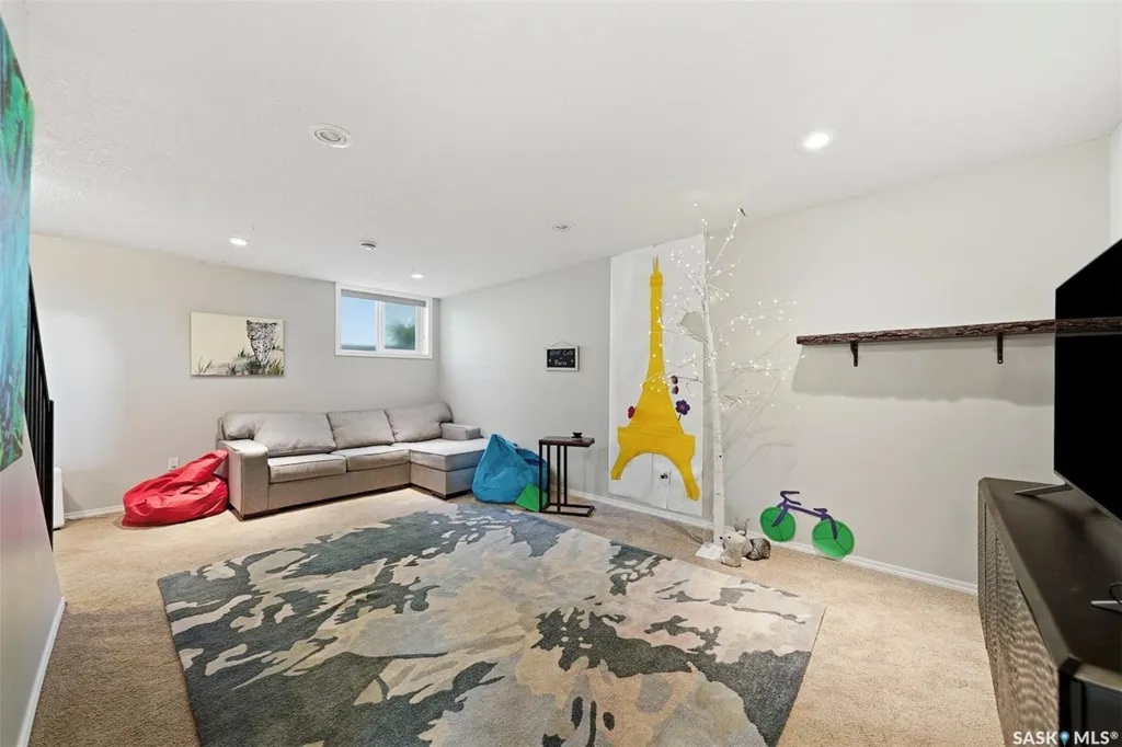 2218 St Andrews Avenue Saskatoon SK S7M 0M3