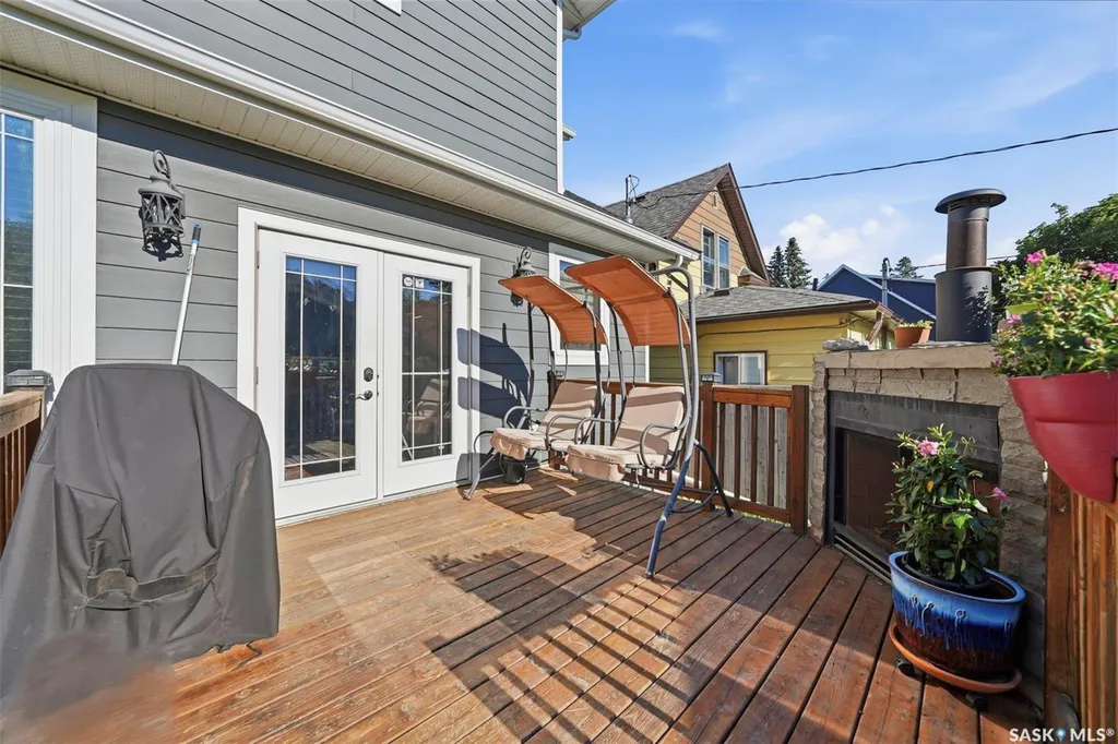 2218 St Andrews Avenue Saskatoon SK S7M 0M3
