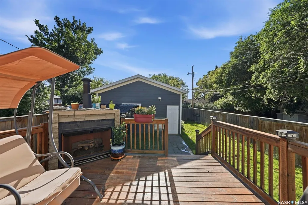 2218 St Andrews Avenue Saskatoon SK S7M 0M3