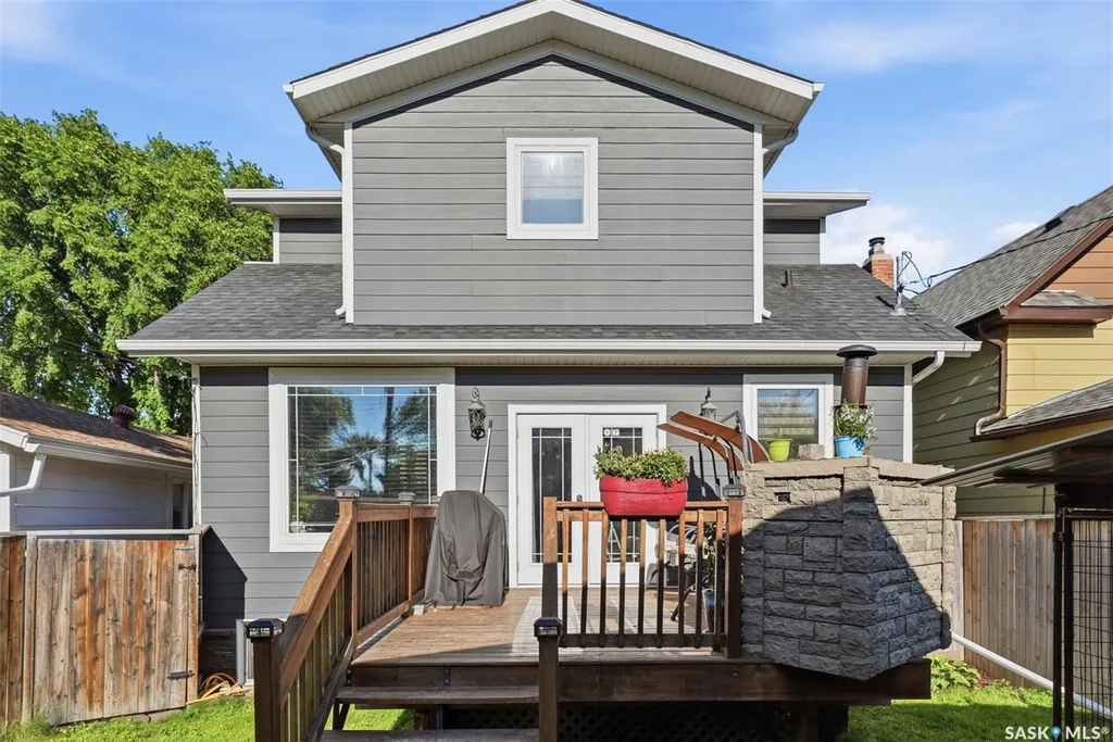 2218 St Andrews Avenue Saskatoon SK S7M 0M3