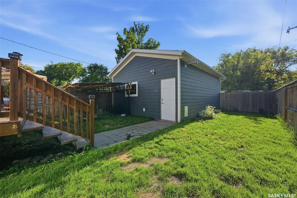 2218 St Andrews Avenue Saskatoon SK S7M 0M3