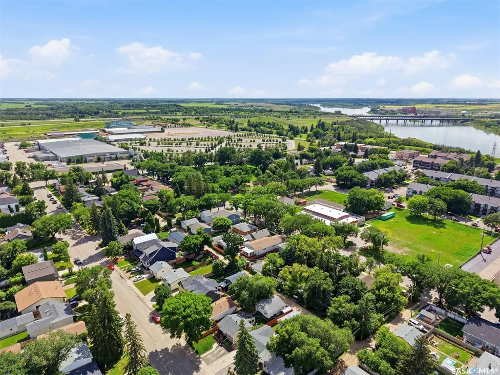 2218 St Andrews Avenue Saskatoon SK S7M 0M3
