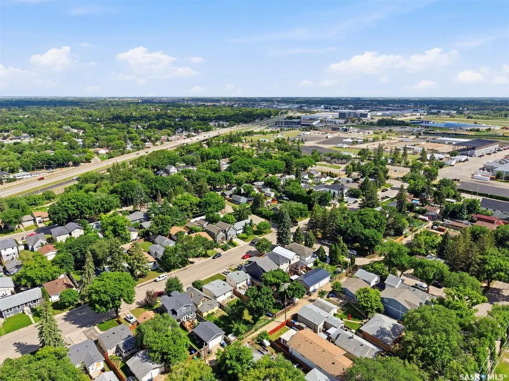 2218 St Andrews Avenue Saskatoon SK S7M 0M3