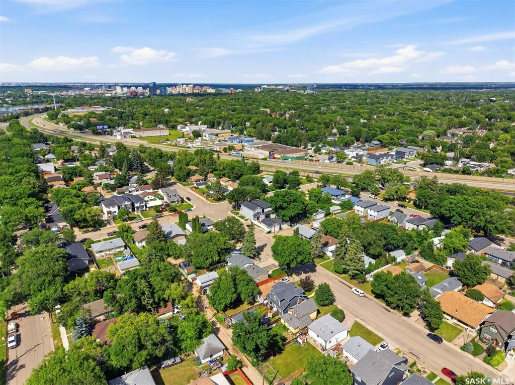 2218 St Andrews Avenue Saskatoon SK S7M 0M3