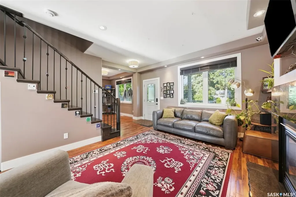 2218 St Andrews Avenue Saskatoon SK S7M 0M3