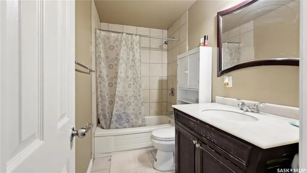 516 Hamilton Street Regina SK S4R 2A9