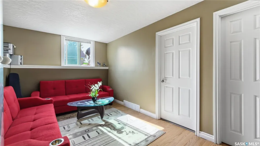 516 Hamilton Street Regina SK S4R 2A9