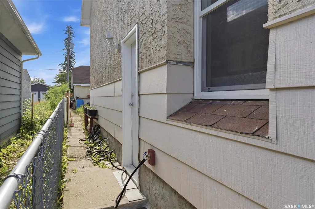 516 Hamilton Street Regina SK S4R 2A9
