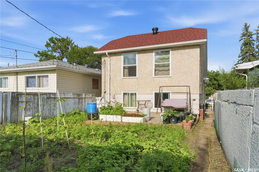 516 Hamilton Street Regina SK S4R 2A9