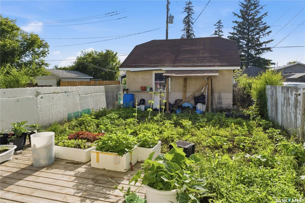 516 Hamilton Street Regina SK S4R 2A9