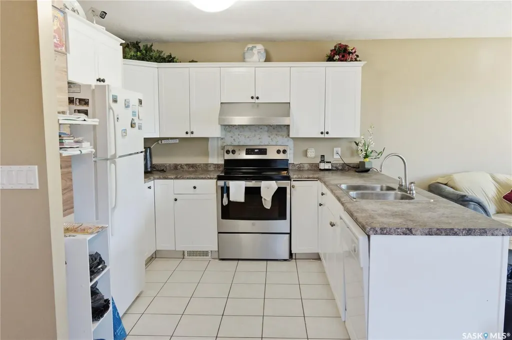 516 Hamilton Street Regina SK S4R 2A9