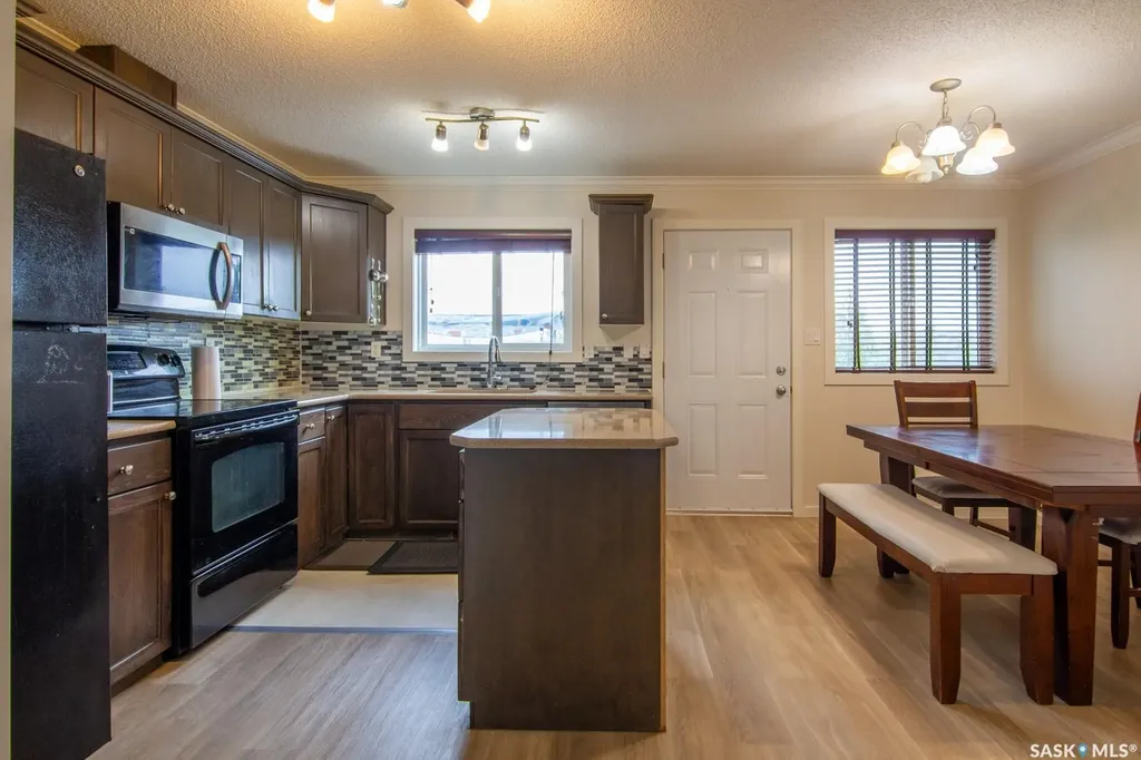202 Mckague Crescent Saskatoon SK S7R 0L8