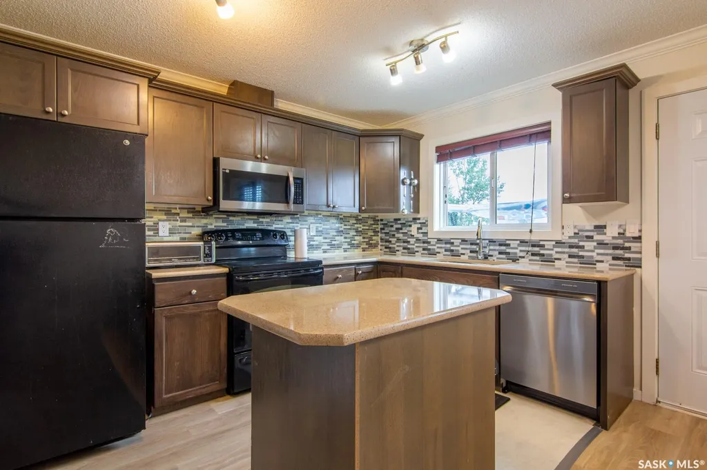202 Mckague Crescent Saskatoon SK S7R 0L8