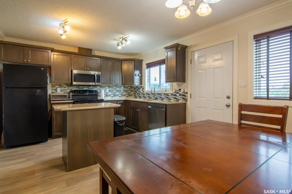 202 Mckague Crescent Saskatoon SK S7R 0L8