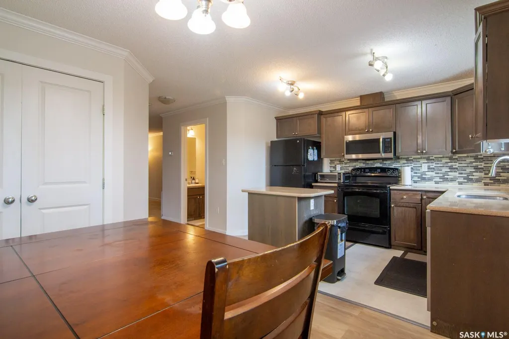 202 Mckague Crescent Saskatoon SK S7R 0L8
