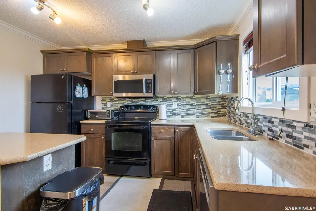 202 Mckague Crescent Saskatoon SK S7R 0L8