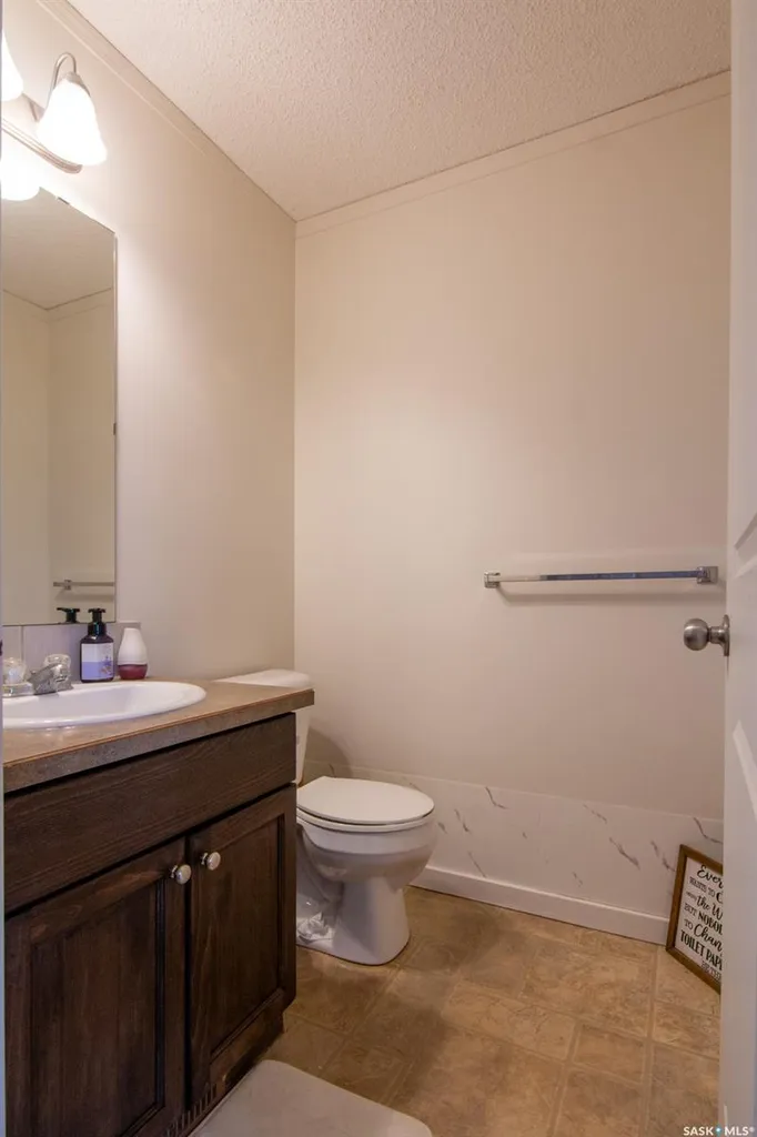 202 Mckague Crescent Saskatoon SK S7R 0L8