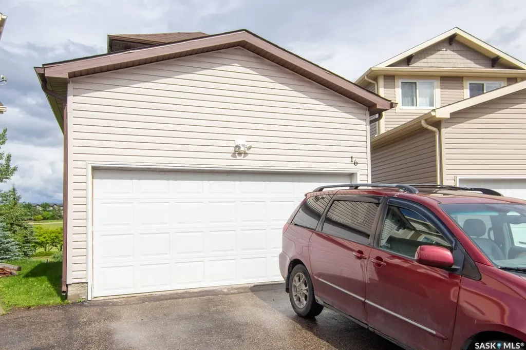 202 Mckague Crescent Saskatoon SK S7R 0L8
