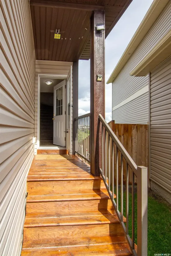 202 Mckague Crescent Saskatoon SK S7R 0L8