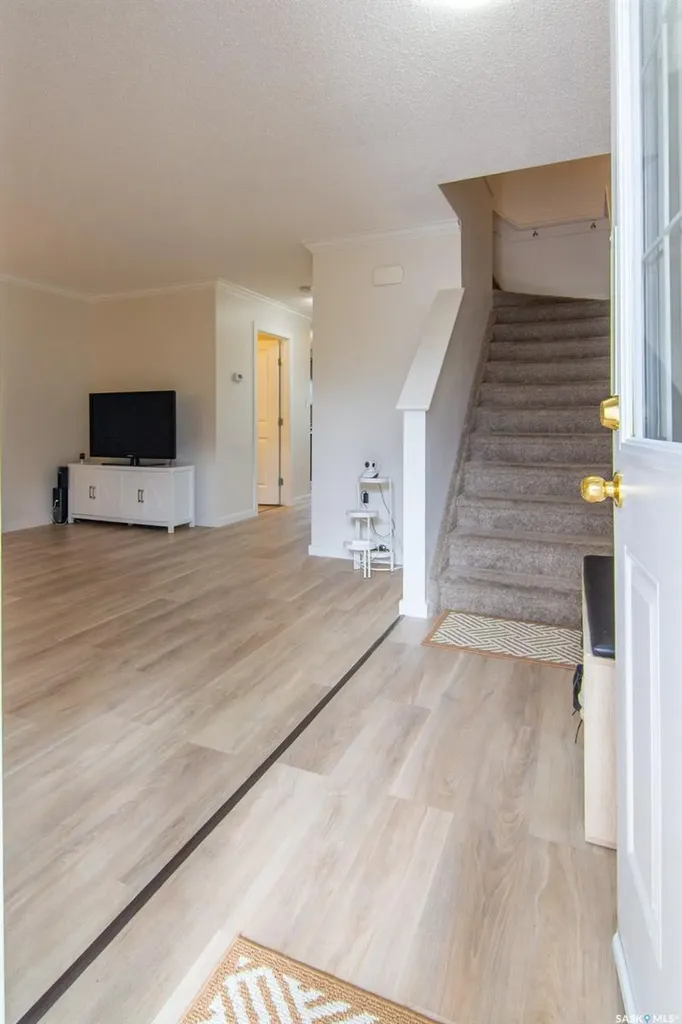 202 Mckague Crescent Saskatoon SK S7R 0L8