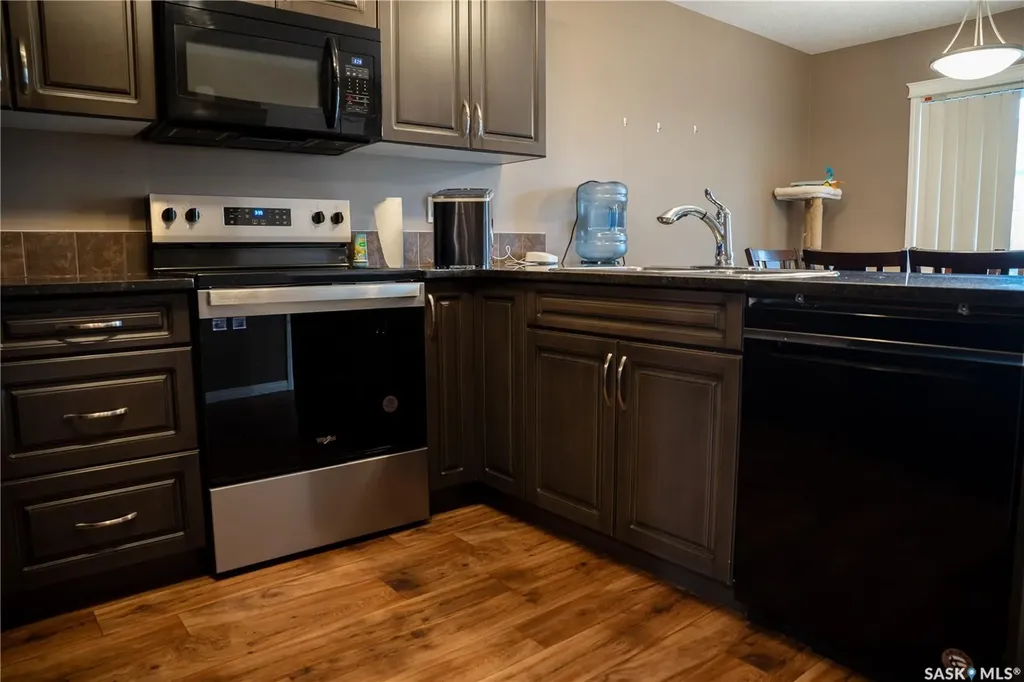 3806 Dewdney Avenue E Regina SK S4Z 0A6
