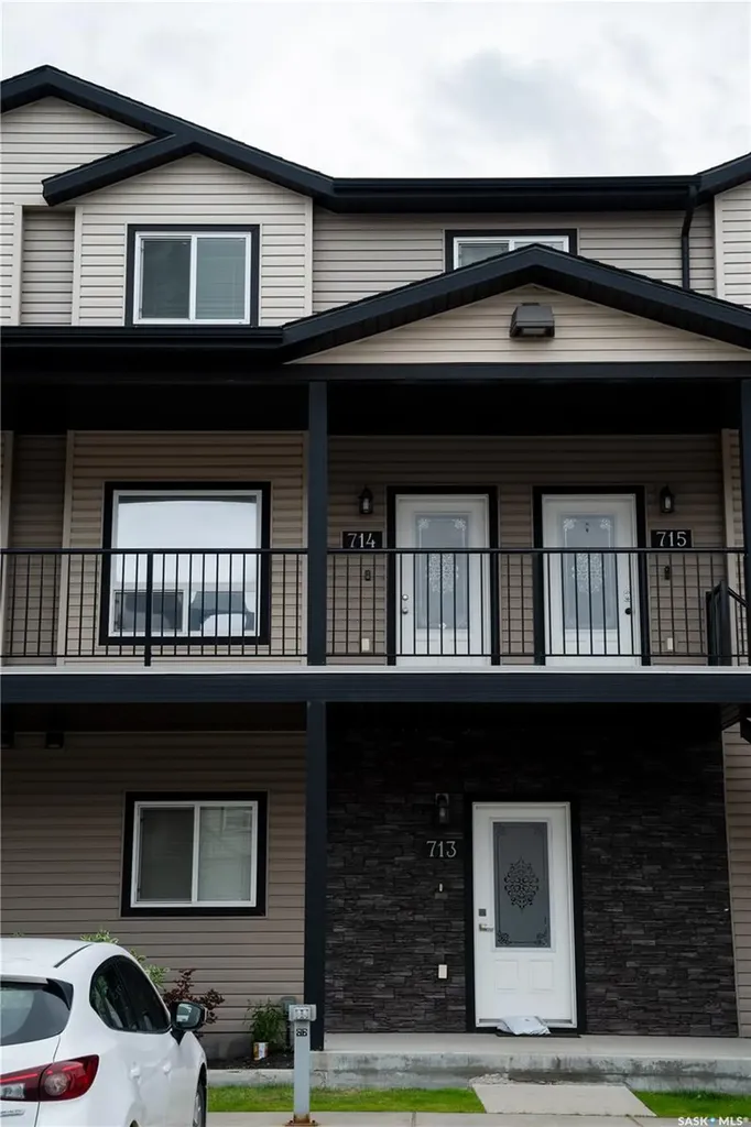 3806 Dewdney Avenue E Regina SK S4Z 0A6
